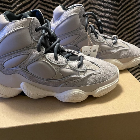 Yeezy 500 size 6 main image 4